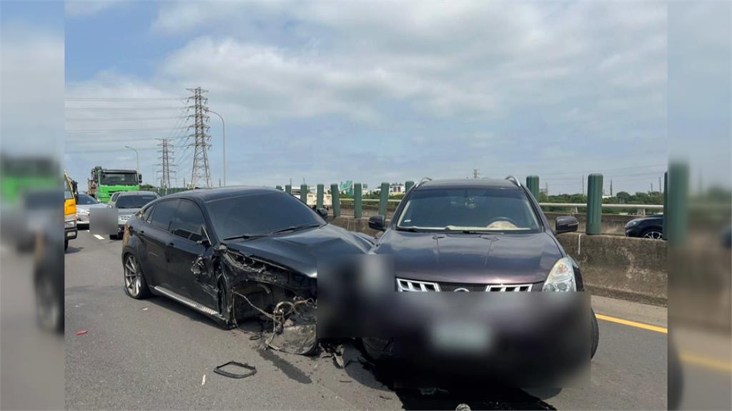 疑超車釀禍!大貨車撞自小客車 桃園台66線六車連環撞釀兩傷