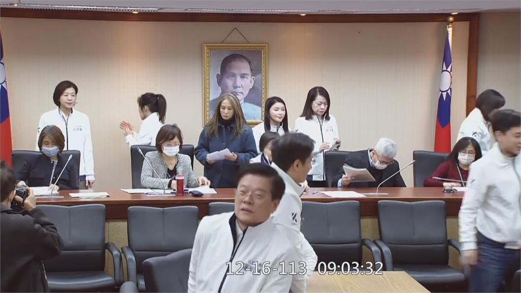 快新聞/藍委《選罷法》1分鐘出委員會 林楚茵轟:就是怕罷免!重演30秒過服貿