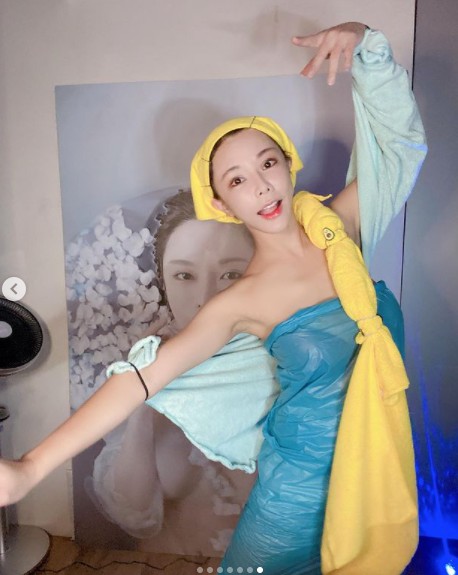 巫苡萱低成本Cosplay　網見「透明垃圾裝」大讚：暗黑版Elsa！