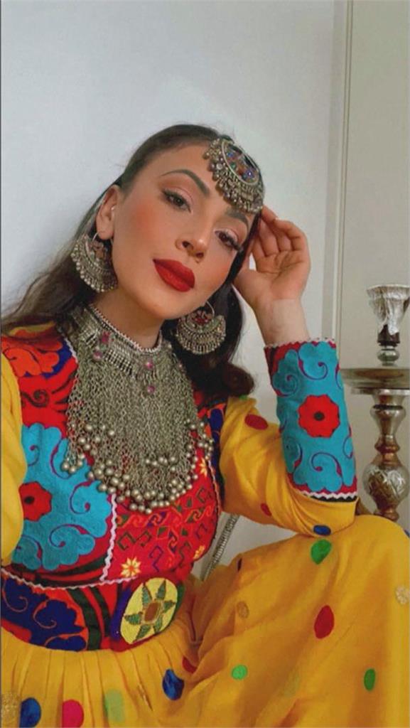 身穿繽紛繡花服挑戰塔利班！阿富汗裔學者嗆：罩袍不是我們的傳統
