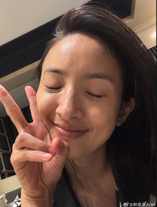 43歲林依晨「被中國找去」畫面流出!私下濾鏡全關「超反差對比」曝光