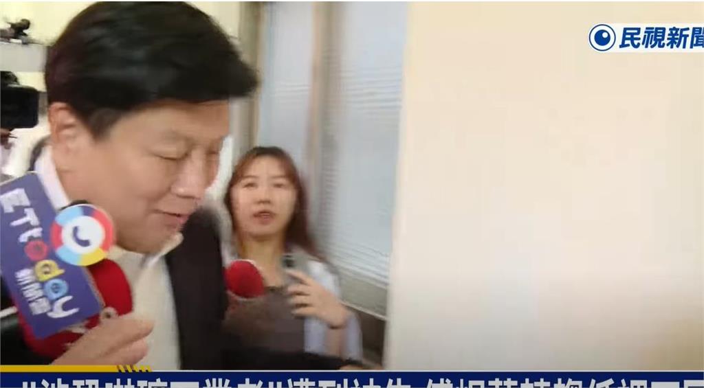 涉恐嚇礦石業者遭列被告!傅崐萁推記者嗆「別妨礙我」畫面曝光 網驚:他急了