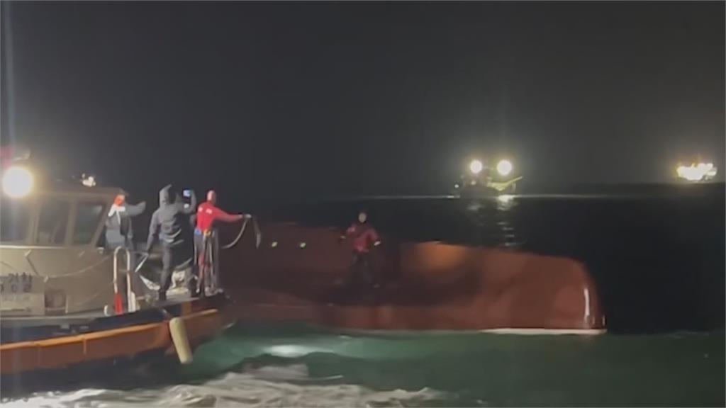 海水灌入引擎室！漁船南韓外海傾覆　9人失蹤！尹錫悅指示全面搜救