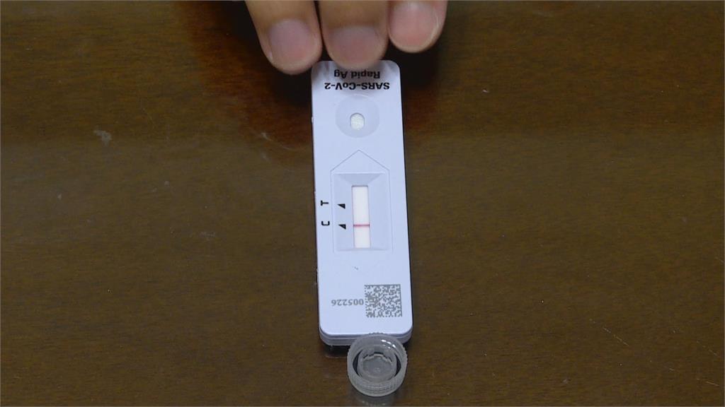 避免醫療量能崩潰 即起快篩陽才能做PCR