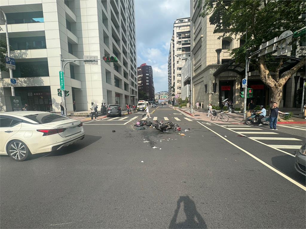 台北大安驚悚車禍　機車撞到解體騎士命危送醫