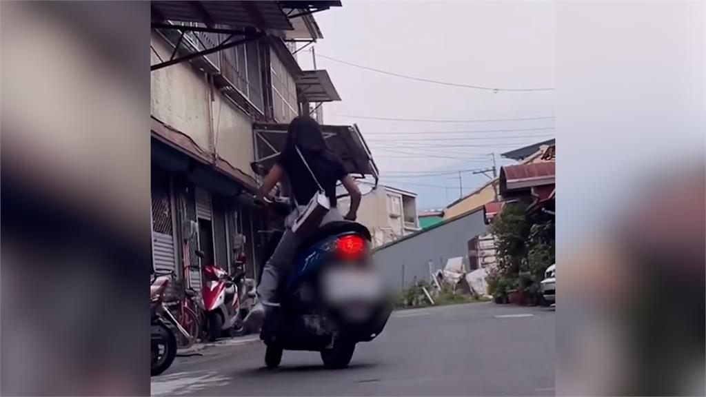 運動很重要!女走路遇飛車搶劫 趕緊「丟包搶車」上演折返跑追逐戰