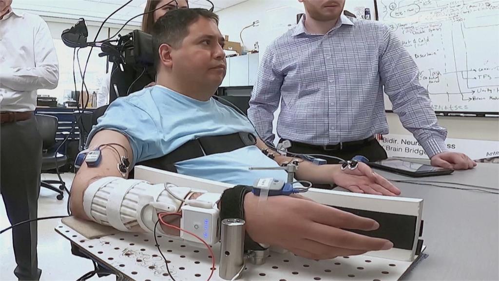 美國男車禍全身癱瘓　大腦植晶片恢復觸覺、活動力