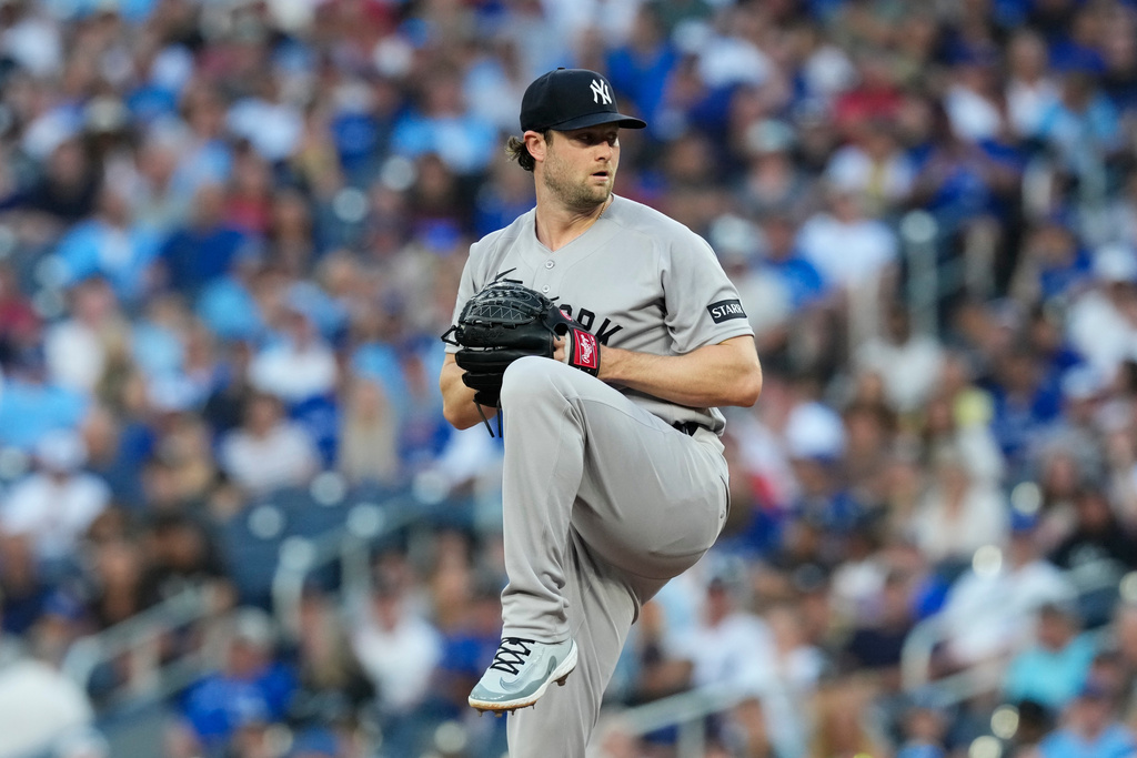 MLB(影)／傳球竟然把手套撞飛太扯了！洋基離奇守備搞砸柯爾優質先發遭逆轉