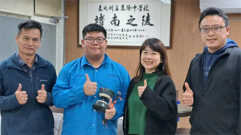 基中清寒生「台大、清大」雙入榜!家中「無書桌、滿地水桶」勵志故事全曝光