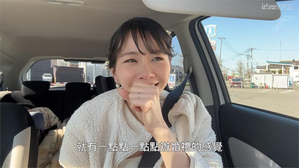 美到令人震懾!台日夫妻受邀外拍櫻花婚紗照 魔鬼身材網讚:不像兩孩媽