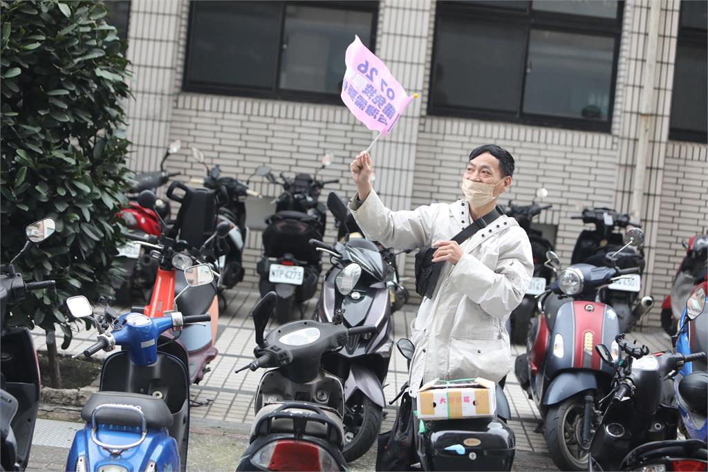 山田摩衣跨區力挺　陪"台派戰鬥雞"張銘祐掃萬華中正