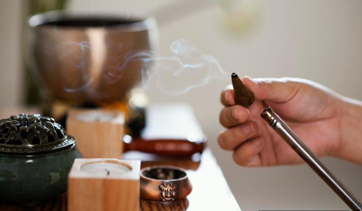 一炷香的煙，竟比四根香菸還毒？專家提醒：拜拜健康隱憂不可忽視