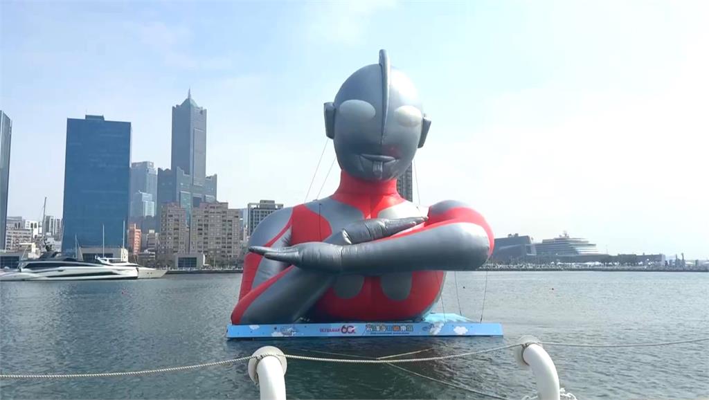 超人力霸王也「落枕」？　狂風肆虐迪卡慘被吹歪頭