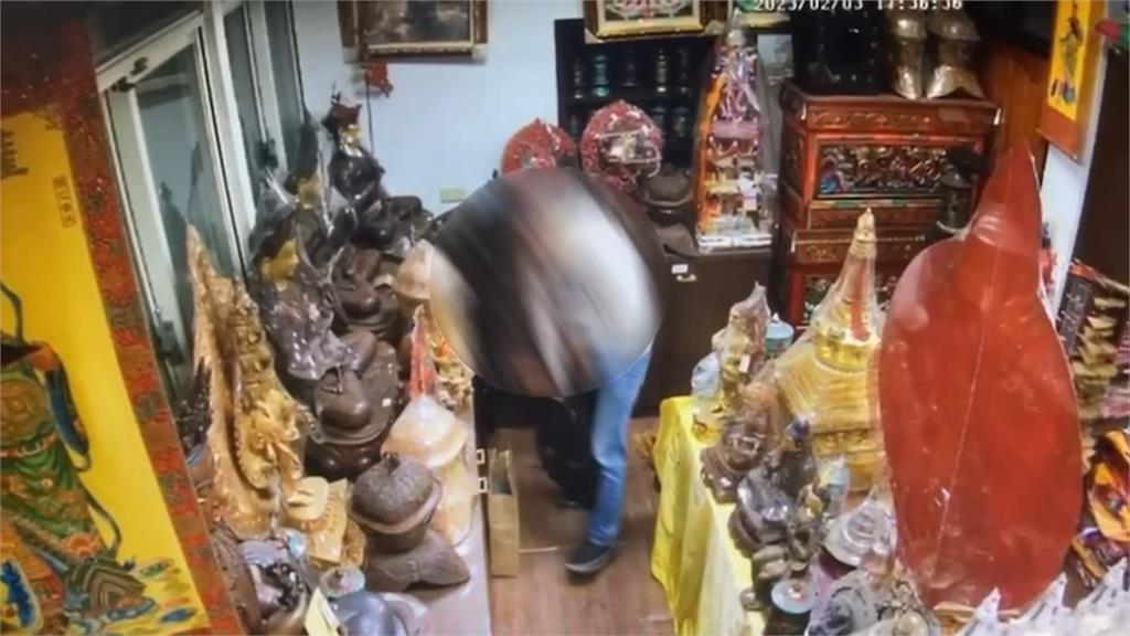 佯裝顧客狂偷45件文物 佛教藝品店損失逾300萬