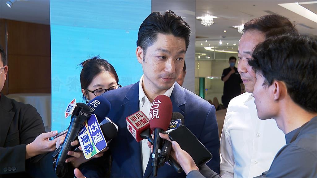 鍾小平辦餐會邀里長參加「固樁」　蔣萬安、鄭照新站台力挺