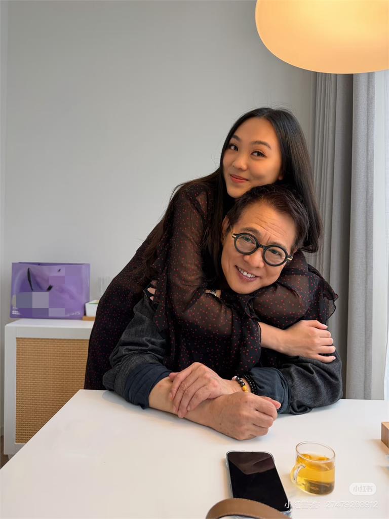 李連杰才傳「換心回春」！又爆與「正妹助理親密合照」女方身分曝：太漂亮了
