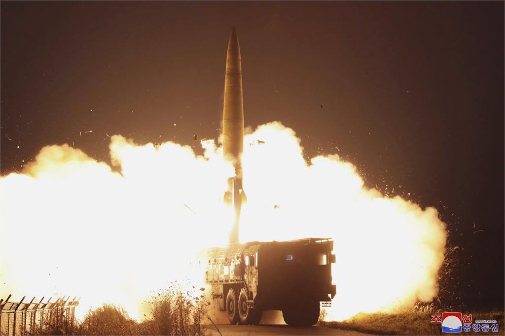 金正恩視察「核武部隊軍演」嗆:跟敵人沒什麼好談!最新射彈畫面曝光