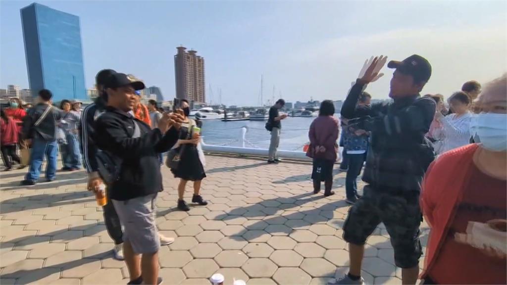 高雄"超人力霸王"魅力難擋 外國客朝聖打卡