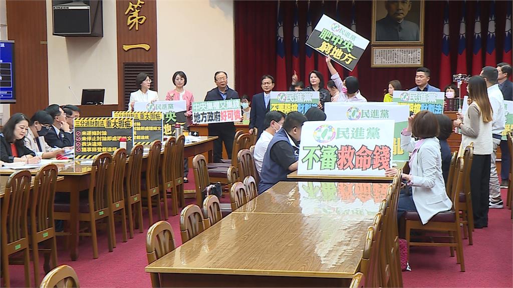 財政委員會開會確認議事錄　綠營轟「程序審查違法」再爆衝突