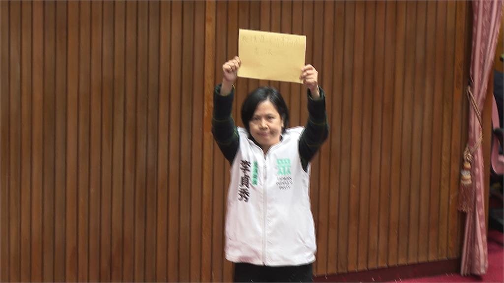 連小草都不挺李貞秀？　臉書粉專曝「她在泛白YT頻道沒賣相」