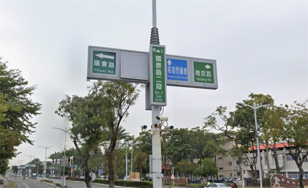 快新聞／離造勢會場不遠...鳳山驚傳命案！男「脖子3刀傷」陳屍車內