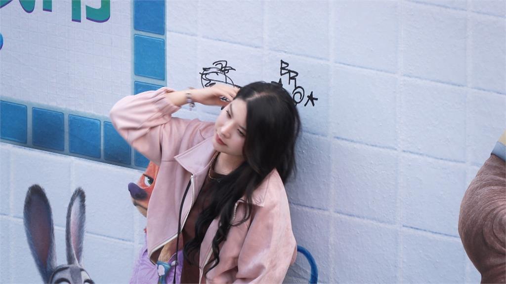 P不掉 動物方城市遭毒手! 北捷中山站電影拍照裝置藝術慘遭塗鴉