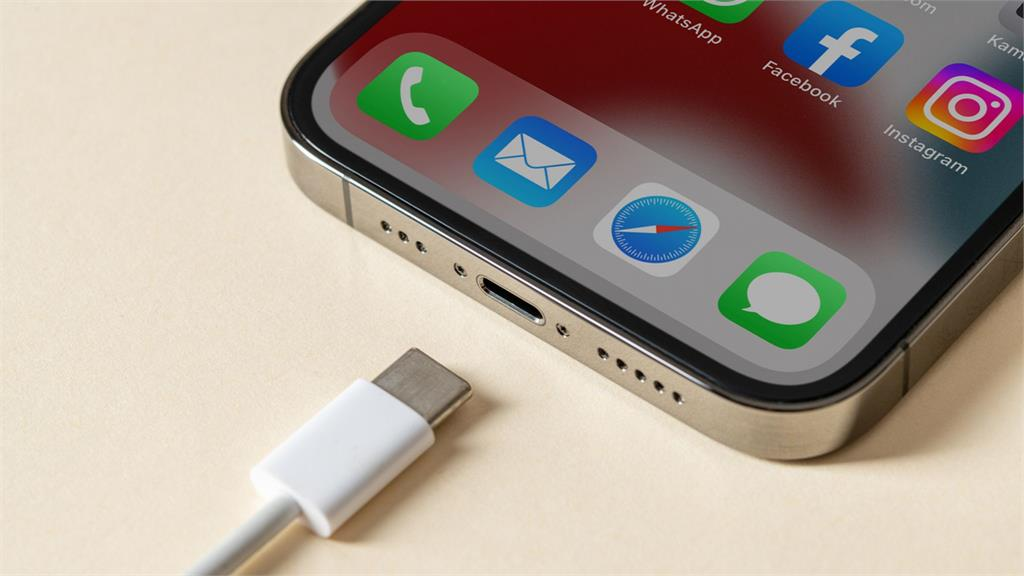 iPhone SE最新規格曝光!Home鍵恐走入歷史 外型激似「這1台」神機