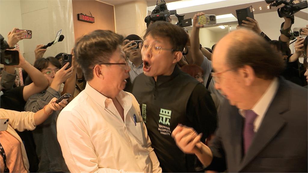 過年掃街走到哪就被嗆聲！黃國昌稱「咆哮是不好舉動」　口水受害者聯盟發聲了