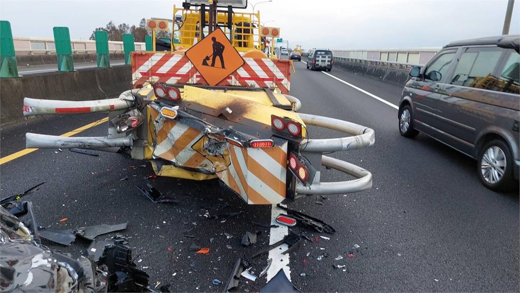 快新聞/畫面曝光!國5「自動駕駛」輔助系統撞車