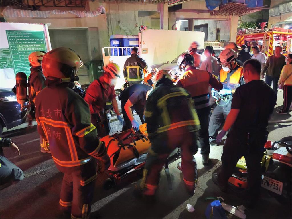 最新/北投工安意外!2工人倒臥頂樓水槽 65歲男失去生命跡象搶救中