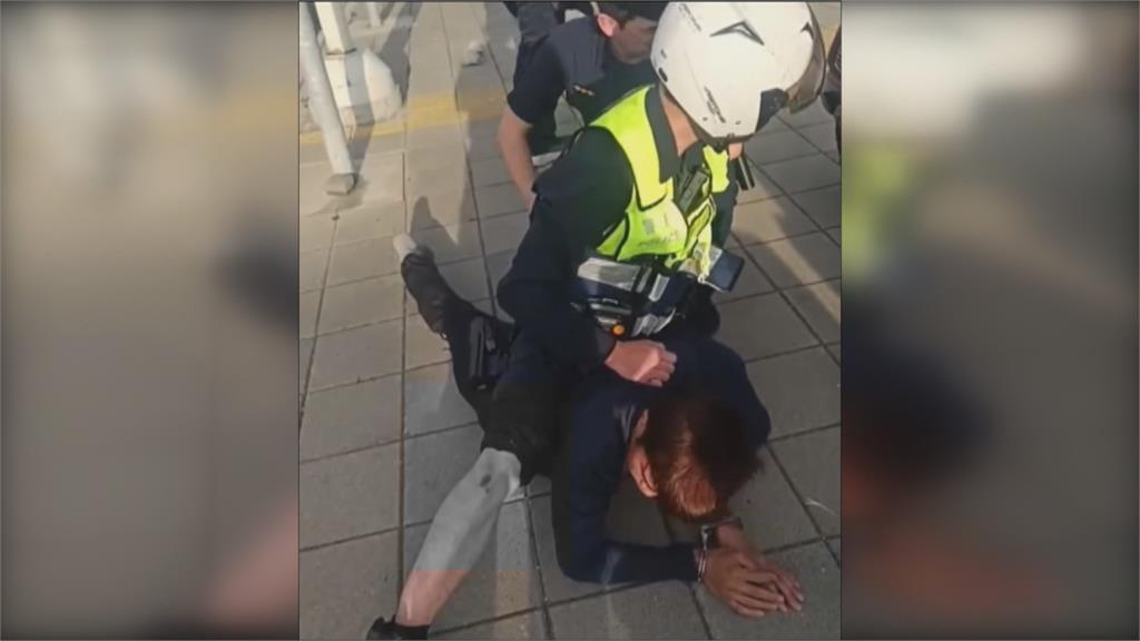 逃逸移工違規左轉拒檢棄車逃 動手攻擊警被壓制逮捕送法辦
