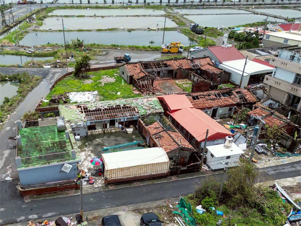 重建七股防線，黃偉哲請求卓榮泰支持復育沙洲與排水整治