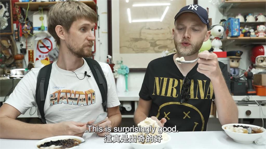 挑戰未知食材!波蘭部落客初嚐雞屁股 一咬嚇喊:能感覺到它的脂肪