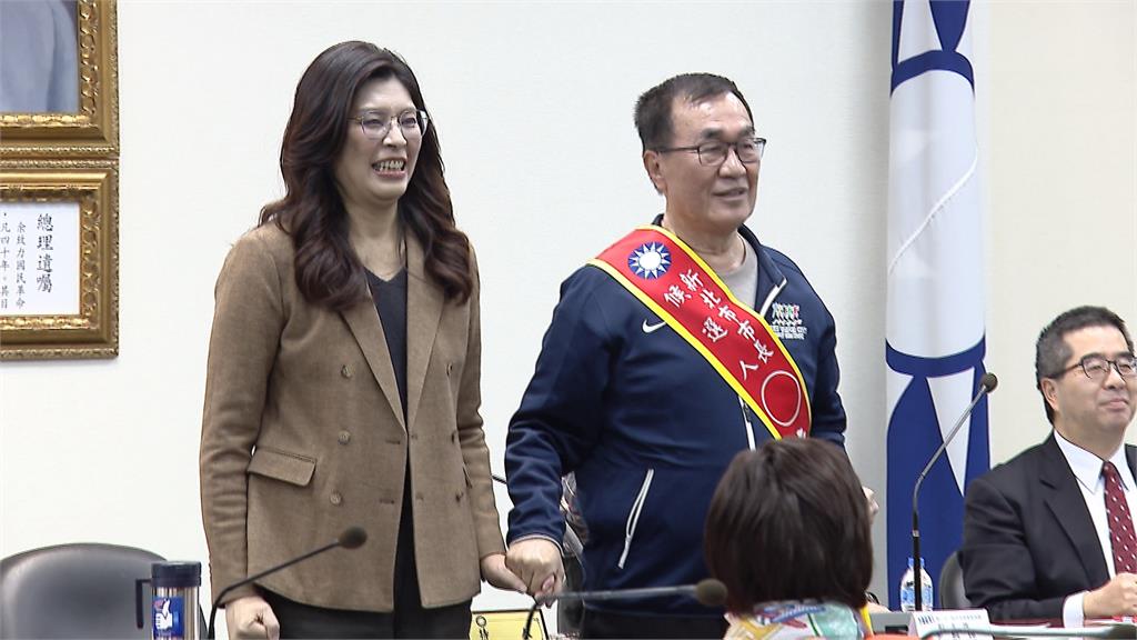 傳張其強「請假輔選」李四川　卓冠廷酸：市府高層特別愛請假