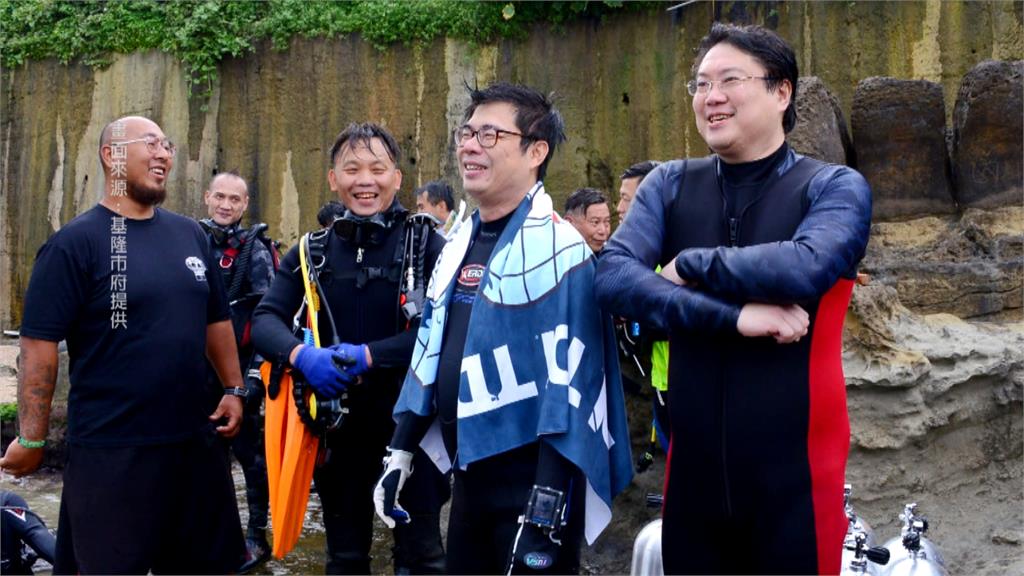秀珍藏30年潛水證不小心透露年紀 陳其邁喊「想去帛琉姊妹市」