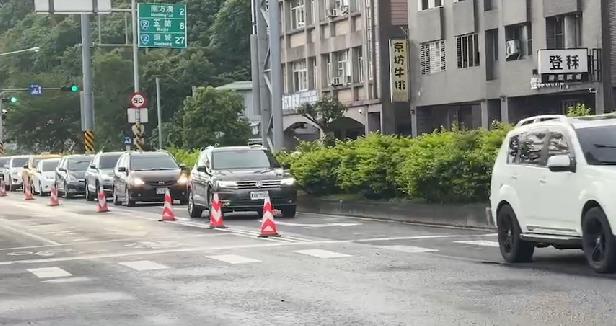 快新聞/連假首日「蘇花路廊湧車潮回堵3公里」 時速僅剩40公里