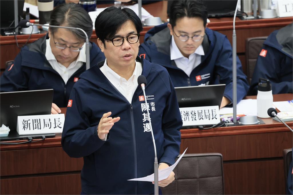 快新聞/高雄7大地標成「TWICE藍」!子瑜媽媽致謝高市府 意外釣出陳其邁回應