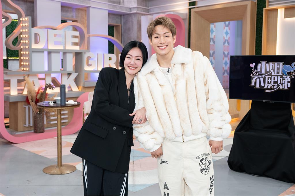 小S和「1大咖男星」超甜互動畫面流出!她喜極而泣摸臉「1舉動」讓他看傻