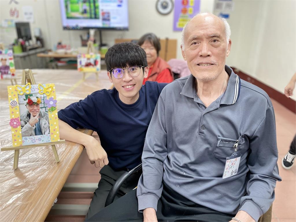 美和社工系同學陪伴太麻里偏鄉長者 赫見5566天團星嬤