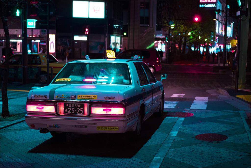  櫻花妹喝醉搭車親吐「想不開」！變態司機竟當場硬上稱：那麼可愛不能死