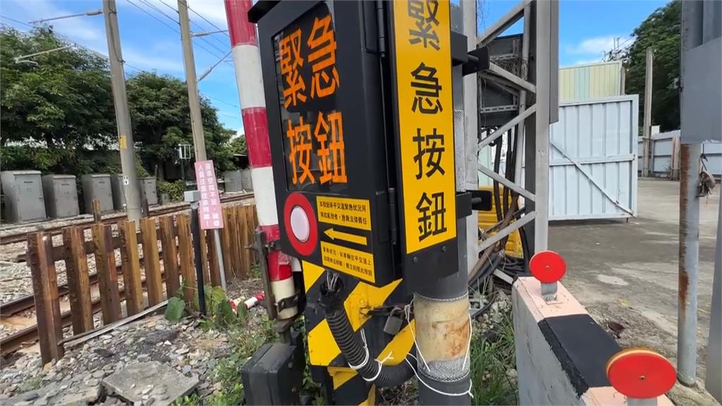 噹噹噹！火車快來了　休旅車卡平交道　保全察覺異狀　協助脫困
