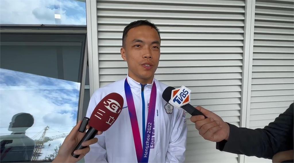 快新聞/0.01秒奇蹟!亞運男子競速溜冰接力賽奪金 黃玉霖:沒想到就是贏那顆輪子
