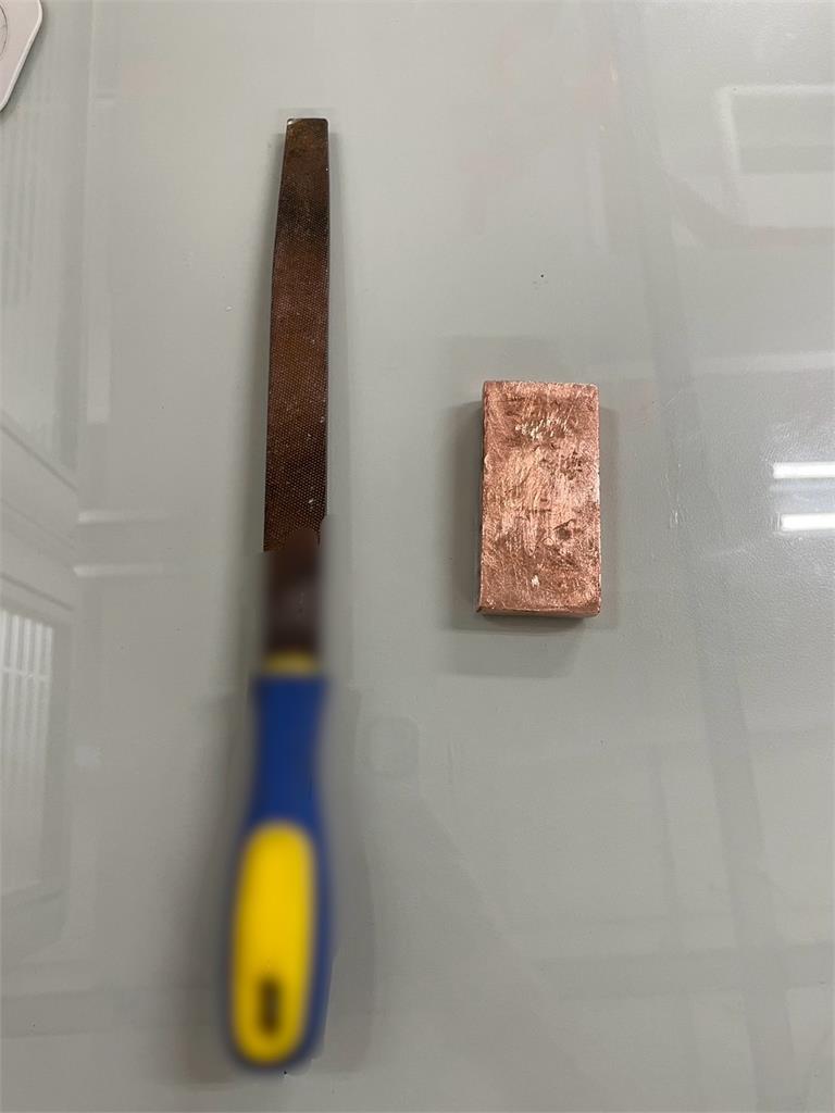 快新聞/在想啥?北捷1男子車上磨刀嚇壞乘客 遭依違反《社維法》送辦