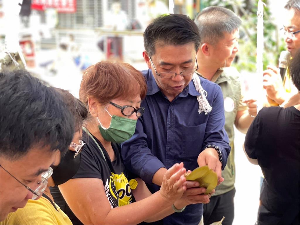 端午佳節將至！ 徐富癸學包粽 許智傑、黃捷應景過節