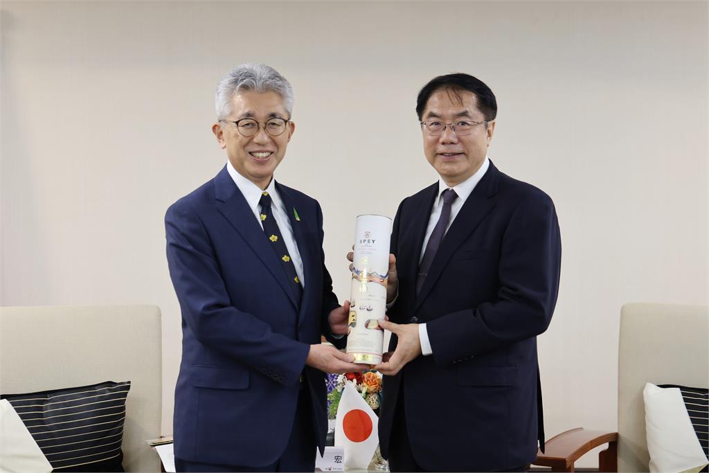 日本青森弘前市長會台南市長黃偉哲 雙方深化農產交流共同紀念台南400
