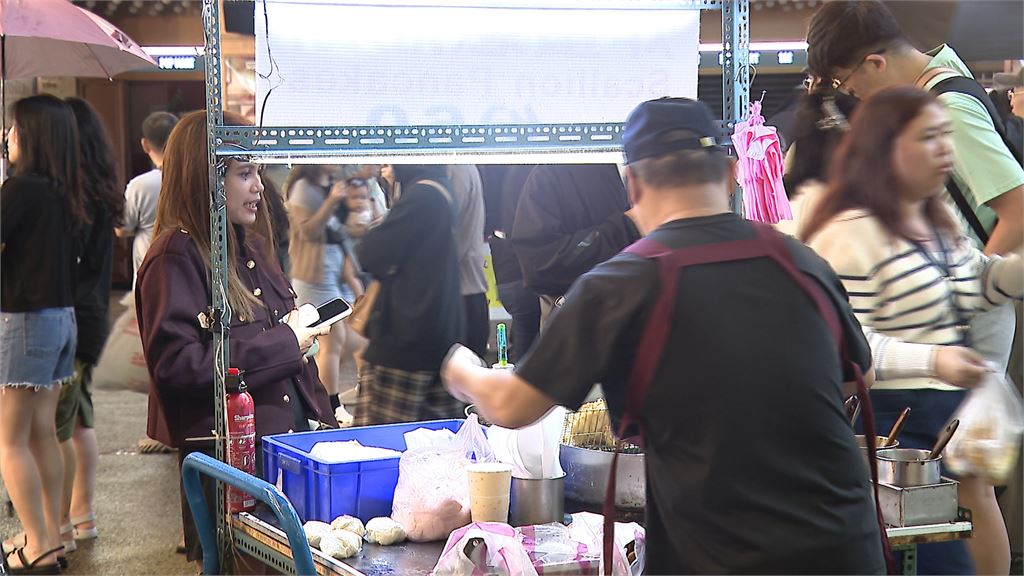薔琵颱風來襲！北市風雨暫歇　西門町湧人潮「外國客比台人多」