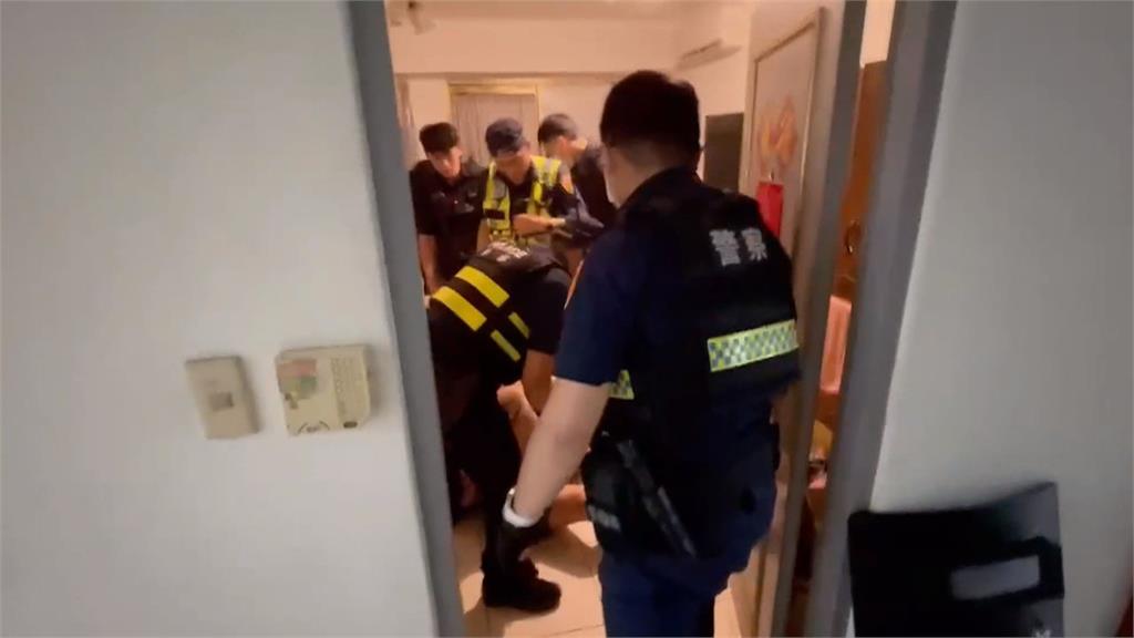 男子疑與鄰居吵架情緒失控 從12樓丟冰箱險砸女騎士