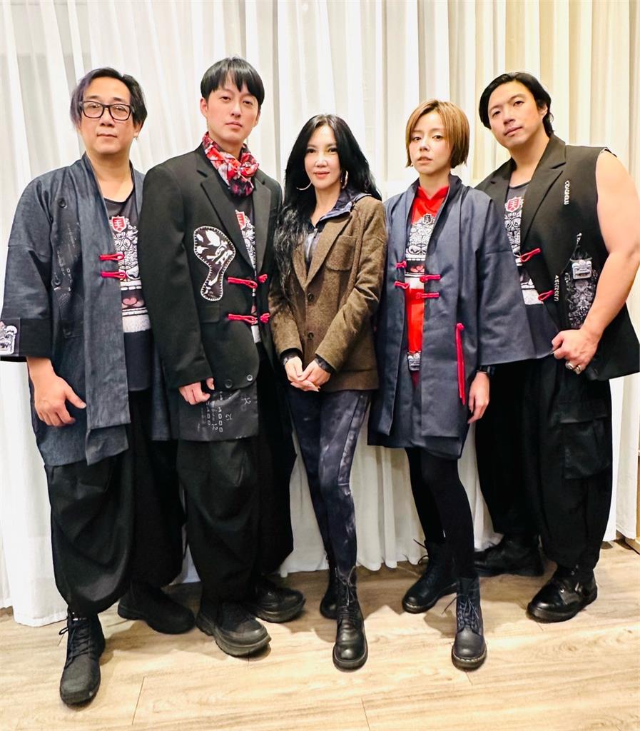 王瞳新年新造型亮相！　翁立友預告送家人大紅包