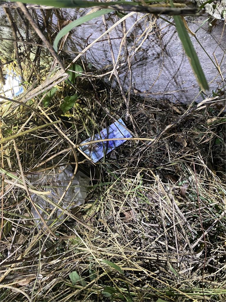 快新聞／黑吃黑？國道上演飛車追逐！男躲惡煞棄車逃命掉20萬現金　