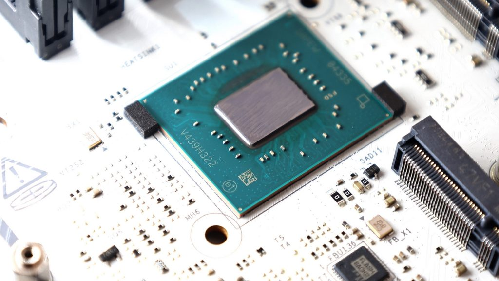 ASRock B860M Steel Legend WiFi 平價銀白色加入 Thunderbolt 4